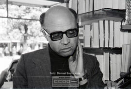 Escritor en librería – Foto 3