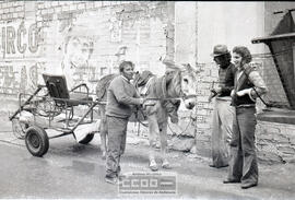 Hombre con carrito de hierros – Foto 3