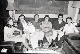 Político con su familia – Foto 5