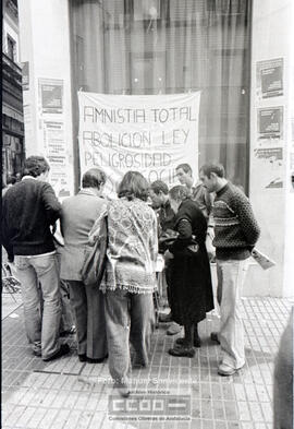 Recogida de firmas por la amnistía y abolición de la Ley de Peligrosidad Social – Foto 1