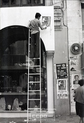 Retirada de carteles de Fuerza Nueva de los comercios – Foto 6