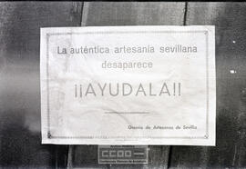 Calles de Sevilla con carteles – Foto 1