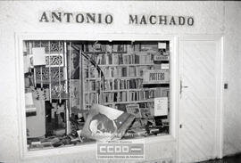 Atentado contra la librería Antonio Machado – Foto 4