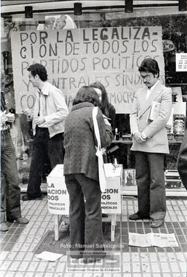 Calle Sierpes concurrida – Foto 3
