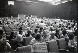 Mujeres en Salón de actos – Foto 10