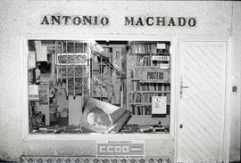 Atentado contra la librería Antonio Machado – Foto 11