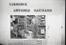 Atentado contra la librería Antonio Machado – Foto 6