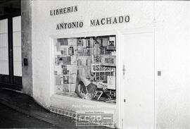 Atentado contra la librería Antonio Machado – Foto 9