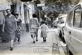 Niños dirigiéndose al colegio – Foto 13