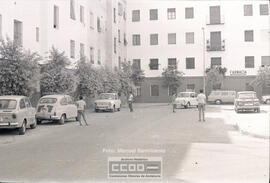 Niños dirigiéndose al colegio – Foto 3