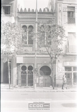 Calles de Sevilla con carteles – Foto 16