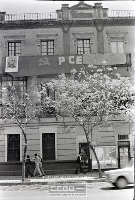 Celebración en Sevilla por la legalización del PCE – Foto 18