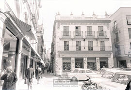 Calles de Sevilla con carteles – Foto 8