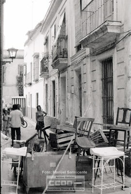 Vecinos de la calle Padre Manjón protestando – Foto 5