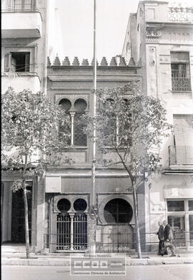 Calles de Sevilla con carteles – Foto 13