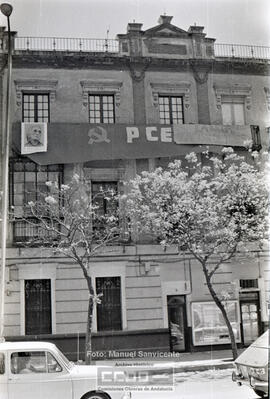 Celebración en Sevilla por la legalización del PCE – Foto 16